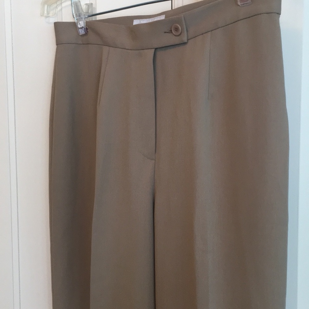 NWT Votre Nom soft crepe tan dress pants. Size 8.